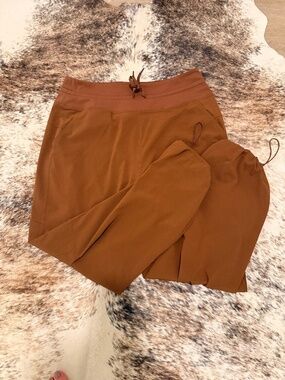 Lolë Tan Yoga Pants – Comfortable & Versatile